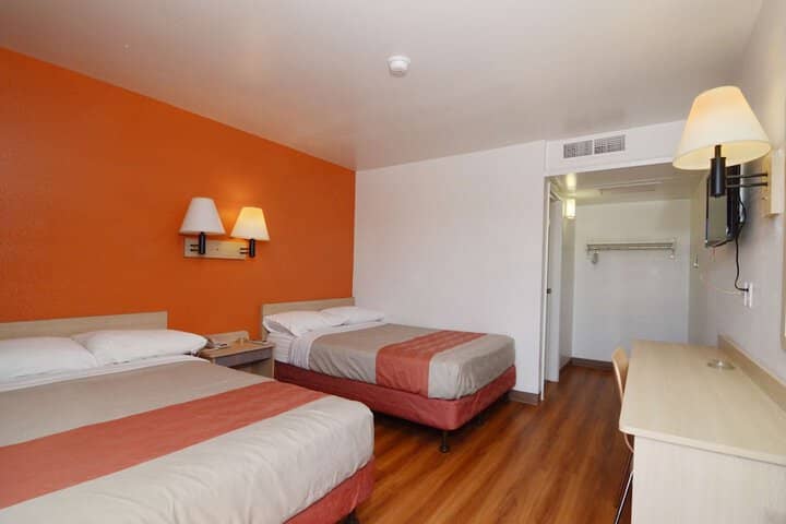 Room 10 of 31